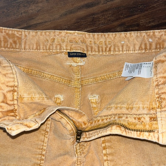 American eagle jean shorts. Size small, perfect condition. - Picture 4 of 5